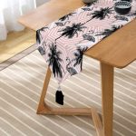 - UcgenRunner-969-Gorsel2 - Realhomes Flamingo Desenli Dijital Baskılı Dekoratif Püsküllü Şönil Üçgen Runner Realhomes