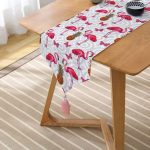 Flamingo Desenli Dijital Baskılı Dekoratif Püsküllü Şönil Üçgen Runner Realhomes