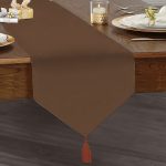 - UcgenRunner-kahve-Gorsel1 - Realhomes  Kahverengi Dijital Baskılı Püsküllü Şönil Üçgen Runner Realhomes