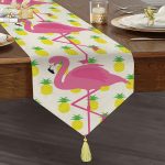 - UcgenRunner-palmiyefla-Gorsel1 - Realhomes Ananas ve Flamingo Motifli Püsküllü Şönil Üçgen Runner Realhomes