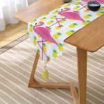 - UcgenRunner-palmiyefla-Gorsel2 - Realhomes Ananas ve Flamingo Motifli Püsküllü Şönil Üçgen Runner Realhomes