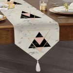 RealHomes Dijital Baskılı Özel Tasarım Püsküllü Şönil Üçgen Runner Realhomes