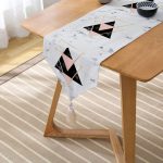 RealHomes Dijital Baskılı Özel Tasarım Püsküllü Şönil Üçgen Runner Realhomes