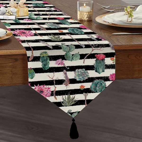 - UcgenRunner-real15-Gorsel1 - Realhomes  RealHomes Sarmaşık Çiçek Desenli Püsküllü Şönil Üçgen Runner Realhomes