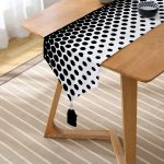 - UcgenRunner-real21-Gorsel2 - Realhomes  RealHomes Dijital Baskılı Geometrik Desen Püsküllü Şönil Üçgen Runner Realhomes