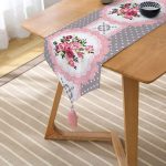 RealHomes Özel Tasarım Dijital Baskılı Dekoratif Püsküllü Şönil Üçgen Runner Realhomes