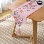 - UcgenRunner-real247-Gorsel2 - Realhomes RealHomes Özel Tasarım Dijital Baskılı Dekoratif Püsküllü Şönil Üçgen Runner Realhomes