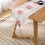 - UcgenRunner-real257-Gorsel2 - Realhomes RealHomes Özel Tasarım Dijital Baskılı Dekoratif Püsküllü Şönil Üçgen Runner Realhomes