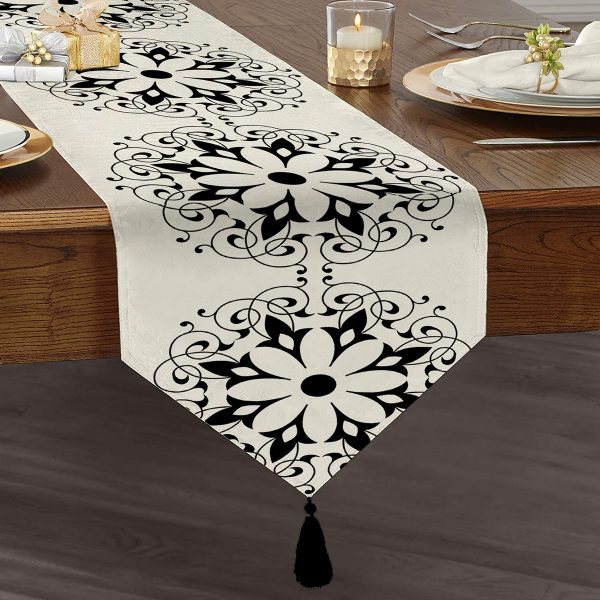 - UcgenRunner-real289-Gorsel1 - Realhomes  RealHomes Özel Tasarım Dijital Baskılı Dekoratif Püsküllü Şönil Üçgen Runner Realhomes