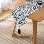 - UcgenRunner-real316-Gorsel2 - Realhomes RealHomes Özel Tasarım Dijital Baskılı Dekoratif Püsküllü Şönil Üçgen Runner Realhomes