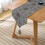 RealHomes Özel Tasarım Dijital Baskılı Dekoratif Püsküllü Şönil Üçgen Runner Realhomes