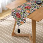 RealHomes Özel Tasarım Dijital Baskılı Dekoratif Püsküllü Şönil Üçgen Runner Realhomes