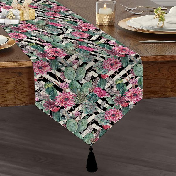 - UcgenRunner-real339-Gorsel1 - Realhomes  RealHomes Özel Tasarım Dijital Baskılı Dekoratif Püsküllü Şönil Üçgen Runner Realhomes