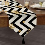 - UcgenRunner-real58-Gorsel1 - Realhomes Realhomes Siyah Zigzaglı Kar Taneleri Özel Tasarım Püsküllü Şönil Üçgen Runner Realhomes