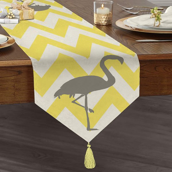 - UcgenRunner-sarigrizigfla-Gorsel1 - Realhomes  Siyah Düz Renk Tasarımlı Püsküllü Şönil Üçgen Runner Realhomes