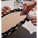 - Supla2li-2042-Gorsel4 - Realhomes Realhomes Beyaz Çiçekler Love Desenli Modern 2'li Yuvarlak Servis Altlığı - Supla Realhomes