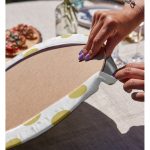 - Supla2li-2159-Gorsel4 - Realhomes Realhomes Hardal Renkli Puantiyeli Dijital Baskılı Modern 2'li Yuvarlak Servis Altlığı - Supla Realhomes