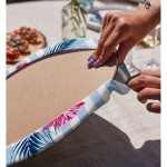 Realhomes Çizgili Flamingo Zeminli Modern 2'li Yuvarlak Servis Altlığı - Supla Realhomes