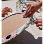 - Supla2li-2373-Gorsel4 - Realhomes Realhomes Pudra Mavi Kelebek Çiçek Modern Dijital Baskılı 2'li Yuvarlak Servis Altlığı - Supla Realhomes