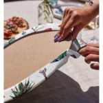 - Supla2li-2401-Gorsel4 - Realhomes Realhomes Kuş Tüyü Motifli Çöl Bitkisi Desenli Modern Dijital Baskılı 2'li Yuvarlak Servis Altlığı - Supla Realhomes