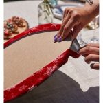 Realhomes Kırmızı Zeminde Kar Taneleri Modern 2'li Yuvarlak Servis Altlığı - Supla Realhomes