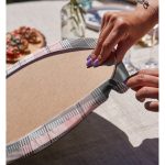 - Supla2li-3081-Gorsel4 - Realhomes Realhomes Pembe Gri Ekose Desenli Modern 2'li Yuvarlak Servis Altlığı - Supla Realhomes