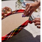 Realhomes Kırmızı Zeminli Ekose Desenli Modern 2'li Yuvarlak Servis Altlığı - Supla Realhomes