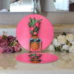 - Supla2li-3205-Gorsel3 - Realhomes Realhomes Fuşya Zeminli Ananas Desenli Modern 2'li Yuvarlak Servis Altlığı - Supla Realhomes