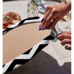 - Supla2li-321-Gorsel4 - Realhomes Realhomes Modern Zigzag Desenli Dijital Baskılı 2'li Yuvarlak Servis Altlığı - Supla Realhomes