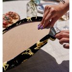 - Supla2li-3215-Gorsel4 - Realhomes  Realhomes Altın Detaylı Geyikler Desenli Modern 2'li Yuvarlak Servis Altlığı - Supla Realhomes