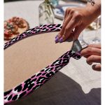 - Supla2li-3217-Gorsel4 - Realhomes Realhomes Pembe Renkli Leopar Desenli Modern 2'li Yuvarlak Servis Altlığı - Supla Realhomes