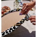 - Supla2li-3239-Gorsel4 - Realhomes Realhomes Leopar Desenli Altın Detaylı Özel Tasarım Modern 2'li Yuvarlak Servis Altlığı - Supla Realhomes