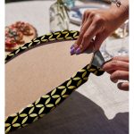 - Supla2li-3256-Gorsel4 - Realhomes Realhomes Siyah Zeminde Gold Geometrik Desenli Modern 2'li Yuvarlak Servis Altlığı - Supla Realhomes