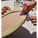 - Supla2li-3268-Gorsel4 - Realhomes Realhomes Altın Renkli Geometrik Desenli Özel Tasarım Modern 2'li Yuvarlak Servis Altlığı - Supla Realhomes