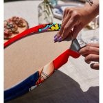 - Supla2li-3281-Gorsel4 - Realhomes  Realhomes Kırmızı Zeminli Popart Wow Desenli Modern 2'li Yuvarlak Servis Altlığı - Supla Realhomes