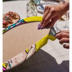 - Supla2li-3292-Gorsel4 - Realhomes Realhomes Sarı Zeminli Summer Popart Tasarımlı Modern 2'li Yuvarlak Servis Altlığı - Supla Realhomes