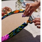 - Supla2li-3365-Gorsel4 - Realhomes Realhomes Mavi Zeminli Geometrik Çiçekler Modern Tasarımlı 2'li Yuvarlak Servis Altlığı - Supla Realhomes