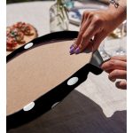 - Supla2li-3370-Gorsel4 - Realhomes Realhomes Siyah Zeminde Sweet Holiday Tasarımlı Dijital Baskılı Modern 2'li Yuvarlak Servis Altlığı - Supla Realhomes