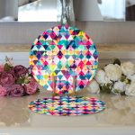 - Supla2li-3460-Gorsel3 - Realhomes Realhomes Modern Renkli Üçgen Tasarımlı Dijital Baskılı 2'li Yuvarlak Servis Altlığı - Supla Realhomes