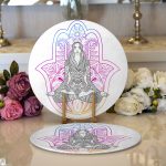 - Supla2li-5018-Gorsel1 - Realhomes Realhomes Fatma Ana Eli İçerisinde Yoga Yapan Kadın Desenli Modern 2'li Yuvarlak Servis Altlığı - Supla Realhomes