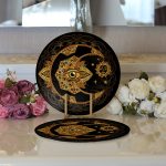 Realhomes Siyah Zeminde Gold Hilal İçerisinde Üçüncü Göz Motifli Modern 2'li Yuvarlak Servis Altlığı - Supla Realhomes