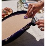 Realhomes Pembe Neon Motifli Uzak Doğu Yoga Desenli Modern 2'li Yuvarlak Servis Altlığı - Supla Realhomes