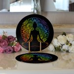 - Supla2li-5046-Gorsel3 - Realhomes Realhomes Siyah Zeminde Gökkuşağı Motifli Uzak Doğu Yoga Desenli Modern 2'li Yuvarlak Servis Altlığı - Supla Realhomes