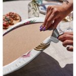 - Supla2li-5094-Gorsel4 - Realhomes Realhomes Beyaz Zeminde Rankli Kalem Çizimli Modern 2'li Yuvarlak Servis Altlığı - Supla Realhomes