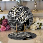 - Supla2li-5100-Gorsel1 - Realhomes Realhomes Siyah Ve Karamel Zeminde Zenci Kadın Dijital Baskılı Modern 2'li Yuvarlak Servis Altlığı - Supla Realhomes