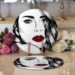 - Supla2li-5102-Gorsel1 - Realhomes Realhomes Kırmızı Dudaklı Kara Kalem Çizimli Özel Tasarım Modern 2'li Yuvarlak Servis Altlığı - Supla Realhomes