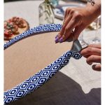 - Supla2li-5116lacivert-Gorsel4 - Realhomes  Realhomes Özel Tasarım Lacivert İkat Desenli Dijital Baskılı Modern 2'li Yuvarlak Servis Altlığı - Supla Realhomes