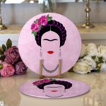 Realhomes Pembe Zeminde Kahlo Frida Dijital Baskılı Modern 2'li Yuvarlak Servis Altlığı - Supla Realhomes