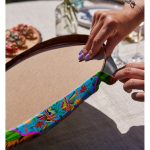 - Supla2li-5217-Gorsel4 - Realhomes  Realhomes Kahverengi Zeminde Özel Tasarım Frida Kahlo Dijital Baskılı Modern 2'li Yuvarlak Servis Altlığı - Supla Realhomes