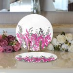 - Supla2li-5233beyaz-Gorsel3 - Realhomes Realhomes Beyaz Zeminde Gri Ve Fuşya Çiçek Dijital Baskılı Modern 2'li Yuvarlak Servis Altlığı - Supla Realhomes